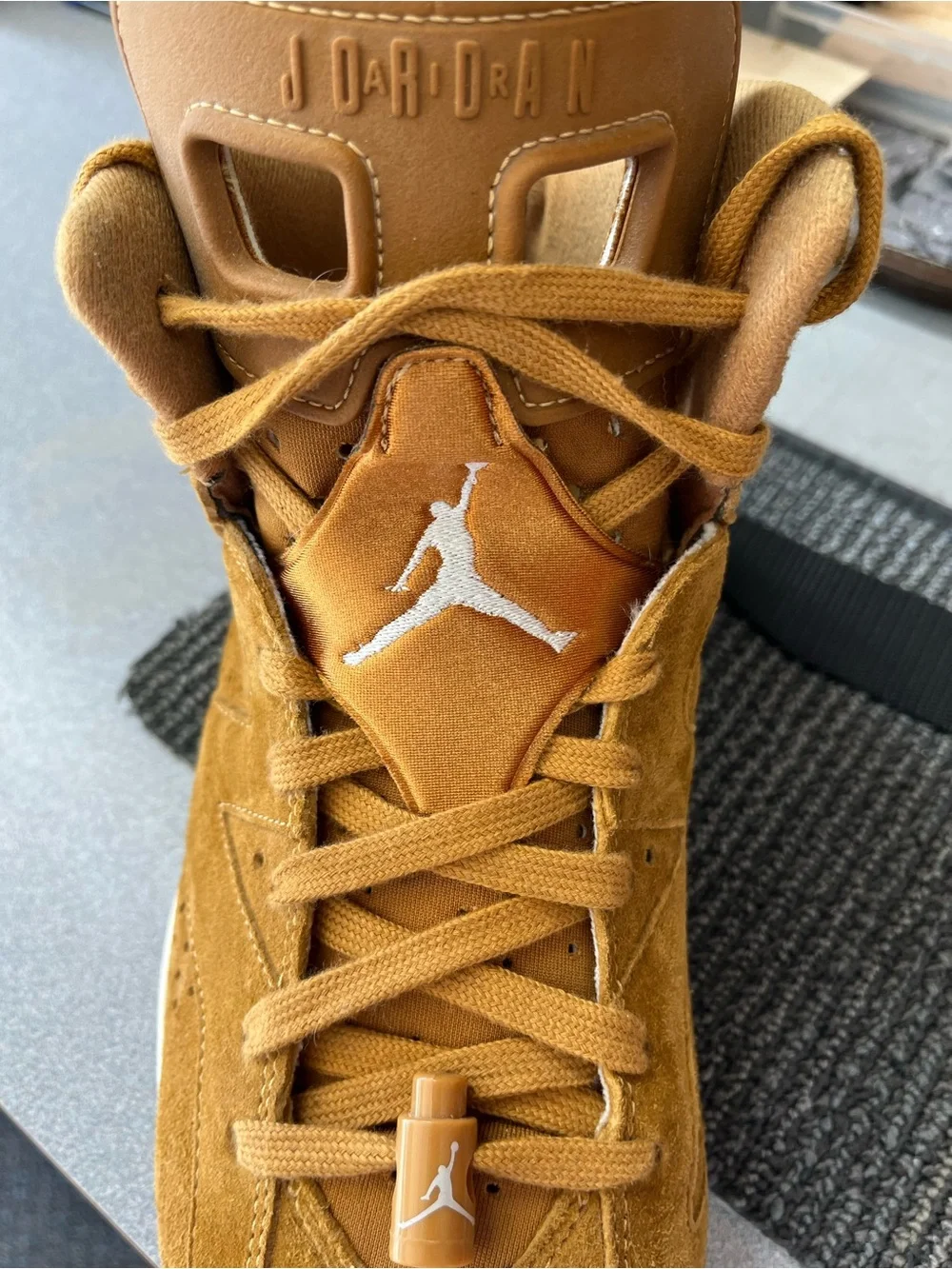 Jordan Air 6 Wheat   size 10 men